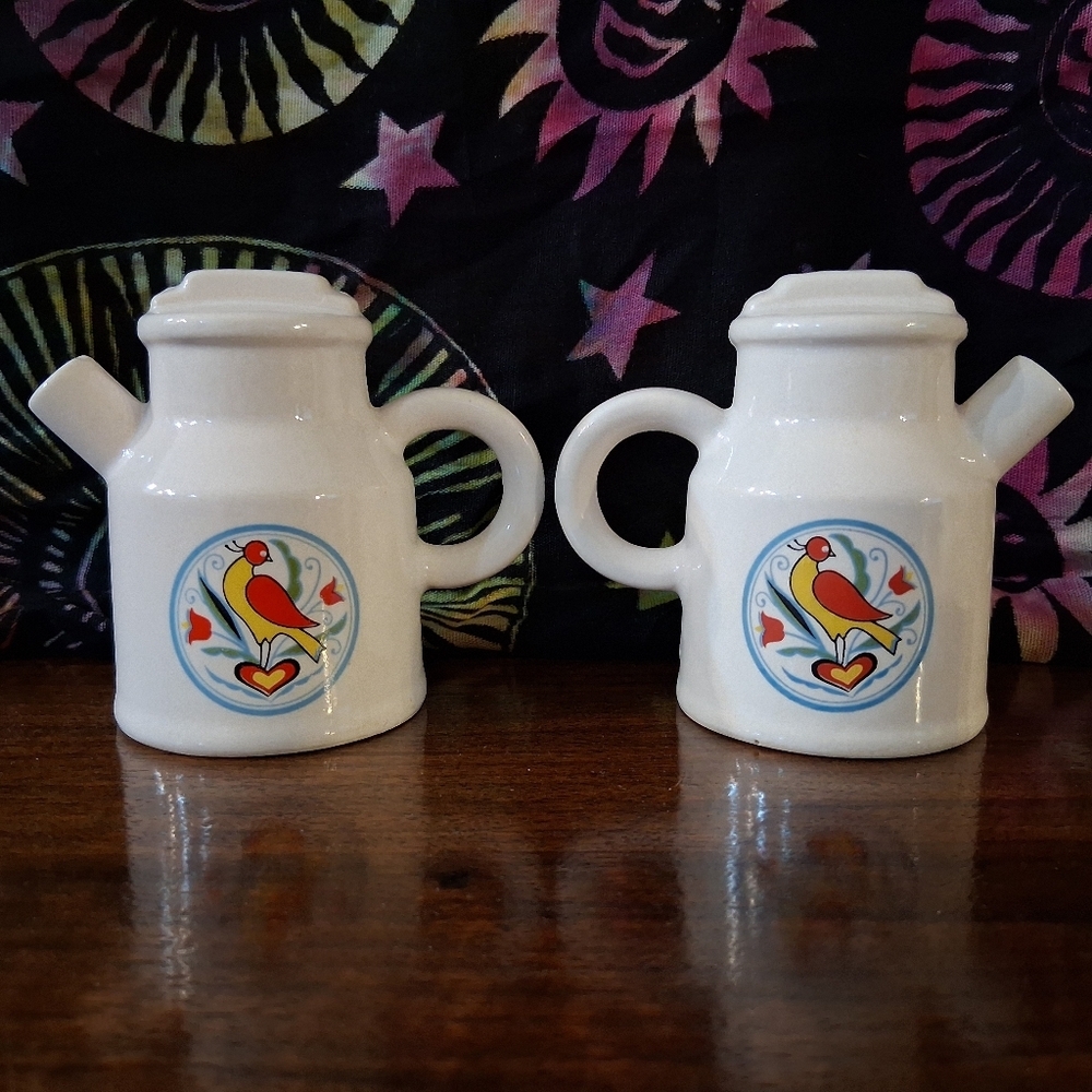 Vintage Milk Pail Salt And Pepper Shakers Pitcher Dutch Sign Pheasant Heart